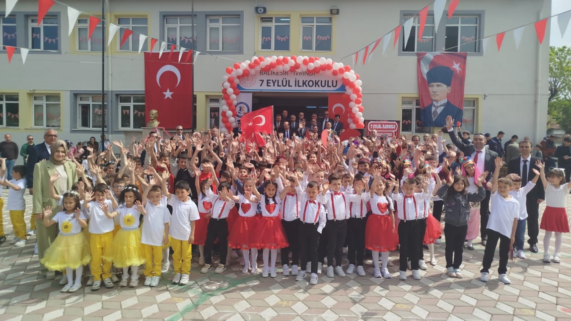 23 NİSAN ULUSAL EGEMENLİK VE ÇOCUK BAYRAMI OKULUMUZDA COŞKUYLA KUTLANDI
